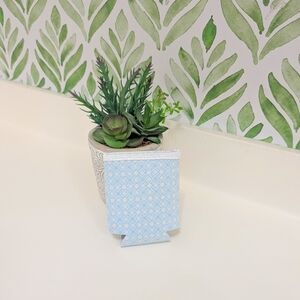 Lilly Pulitzer Drink Cozy Blue Pattern NEW